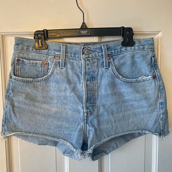 Levi’s 501 high rise jean shorts - Picture 2 of 3